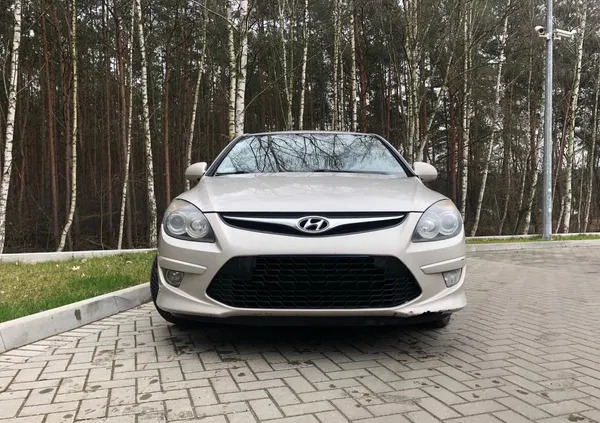 poznań Hyundai I30 cena 16500 przebieg: 314741, rok produkcji 2011 z Poznań